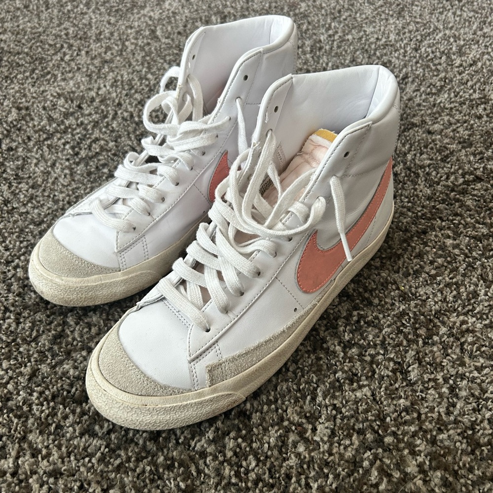 Nike Wmns Blazer '77 Vintage Mid 'Atomic Pink'